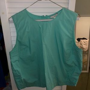 Gap top. Size L.